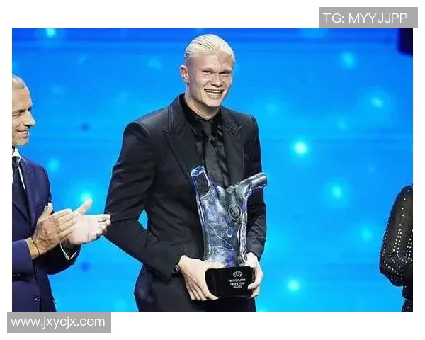 足球先生荣誉加冕的背后故事:球星们如何书写自己的传奇与辉煌