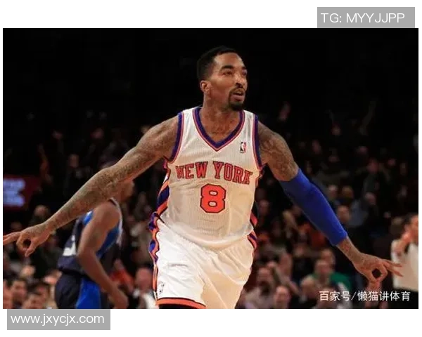 史密斯足球星带领球队奋勇拼搏再创辉煌新篇章